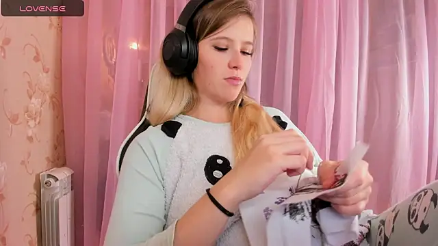 Snapshot of Anabel-Candy chatting on October 26, 2025, 5:41 pm Anabel-Candy online show from October 26, 2025, 5:41 pm