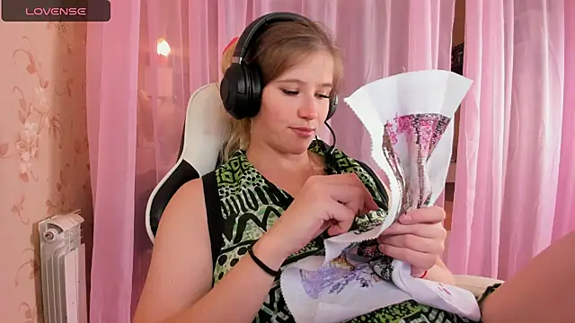 Snapshot of Anabel-Candy chatting on October 28, 2025, 6:21 pm Anabel-Candy online show from October 28, 2025, 6:21 pm