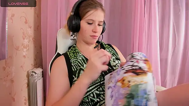 Snapshot of Anabel-Candy chatting on November 5, 2025, 6:08 pm Anabel-Candy online show from November 5, 2025, 6:08 pm