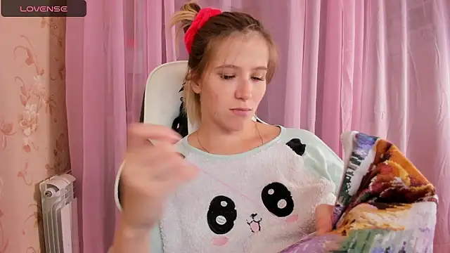 Snapshot of Anabel-Candy chatting on November 16, 2025, 5:18 pm Anabel-Candy online show from November 16, 2025, 5:18 pm