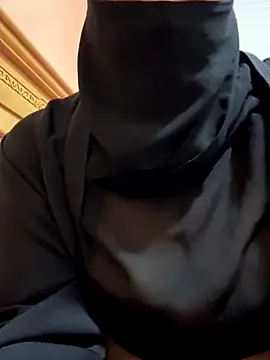 Snapshot of _Laiali_ chatting on October 18, 2025, 12:06 pm Laiali online show from October 18, 2025, 12:06 pm