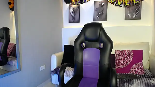 AdrianRinaldi online show from October 14, 2025, 8:09 pm