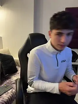 AdrianRinaldi online show from November 18, 2025, 8:24 pm