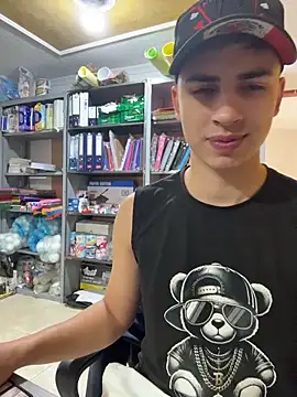 AdrianRinaldi online show from June 3, 2026, 2:33 pm