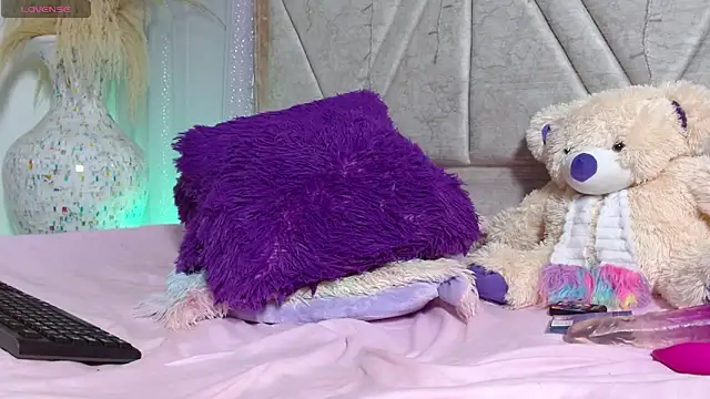 Carolinagarcia12345 online show from April 11, 2026, 7:45 am