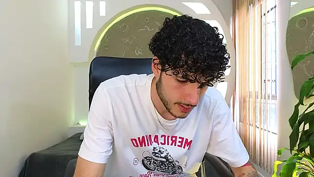 Snapshot of Rafael_Mendezz chatting on September 10, 2025, 8:20 pm Rafael Mendezz online show from September 10, 2025, 8:20 pm