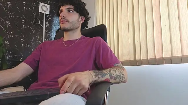 Rafael Mendezz online show from April 15, 2026, 8:42 pm