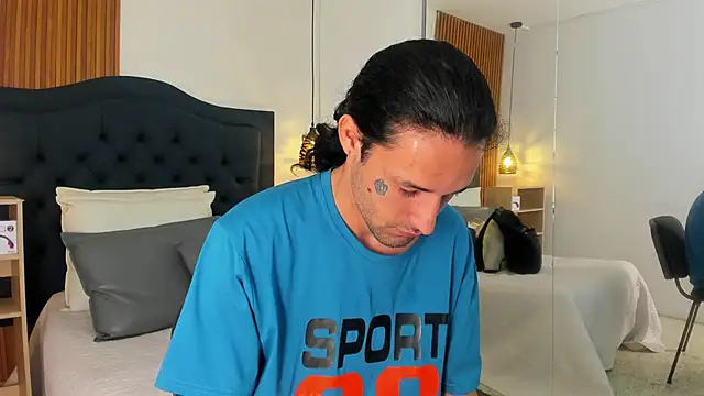 Hisoka 011 online show from October 15, 2025, 7:36 pm