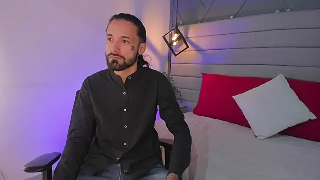 Snapshot of Hisoka_011 chatting on February 8, 2026, 1:03 pm Hisoka 011 online show from February 8, 2026, 1:03 pm