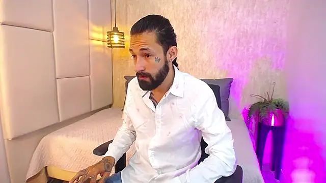 Snapshot of Hisoka_011 chatting on March 1, 2026, 2:35 am Hisoka 011 online show from March 1, 2026, 2:35 am