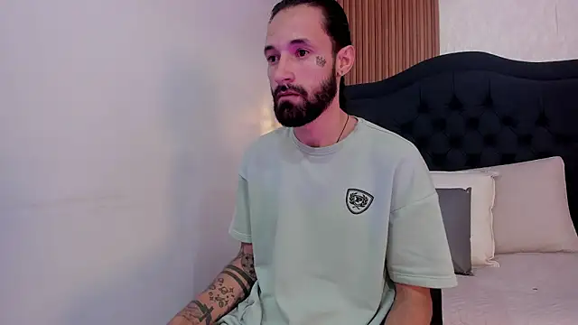 Hisoka 011 online show from April 14, 2026, 7:53 pm