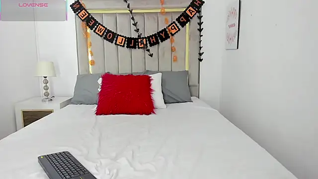 lapiz lazuli12 online show from October 18, 2025, 7:25 pm