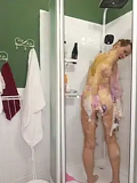 Julia Giulia online show from December 16, 2025, 8:14 pm