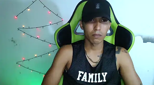 sensualduo online show from December 12, 2024, 4:48 am