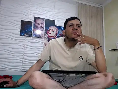 afroditoo online show from October 7, 2025, 9:45 pm