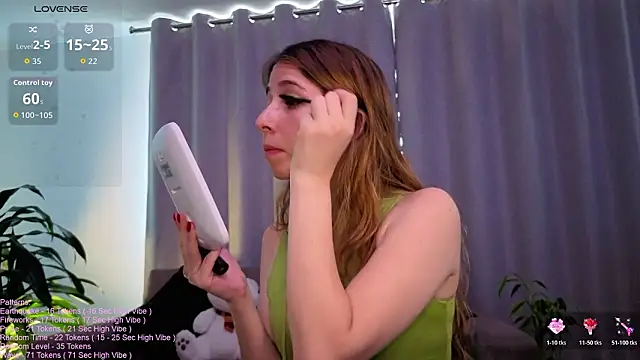 Snapshot of _LittleSammy chatting on February 19, 2026, 6:37 pm LittleSammy online show from February 19, 2026, 6:37 pm