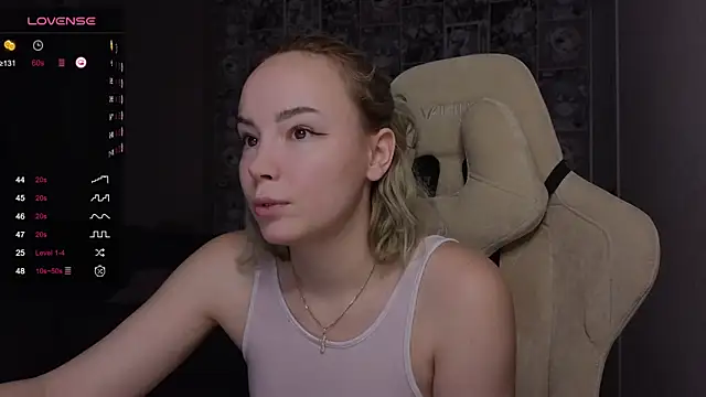 Snapshot of CutieGoose chatting on October 15, 2025, 8:36 am CutieGoose online show from October 15, 2025, 8:36 am