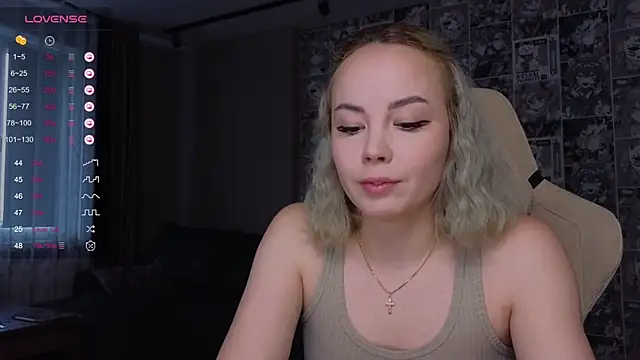 Snapshot of CutieGoose chatting on October 20, 2025, 8:37 am CutieGoose online show from October 20, 2025, 8:37 am