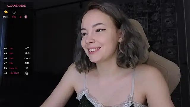 Snapshot of CutieGoose chatting on November 10, 2025, 8:02 am CutieGoose online show from November 10, 2025, 8:02 am