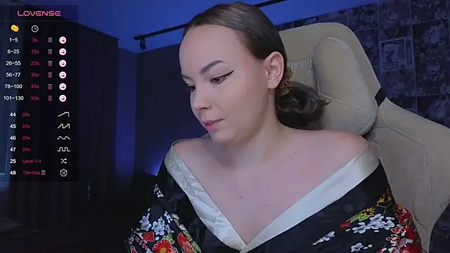 Snapshot of CutieGoose chatting on November 14, 2025, 8:13 am CutieGoose online show from November 14, 2025, 8:13 am