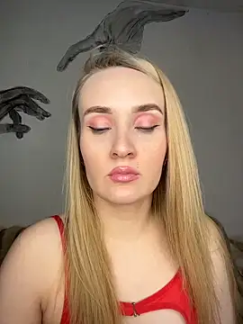 KiraBerht online show from March 21, 2026, 10:57 pm