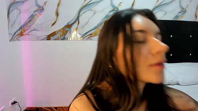 Snapshot of RoxanaBorns_ chatting on May 3, 2026, 8:42 am RoxanaBorns online show from May 3, 2026, 8:42 am