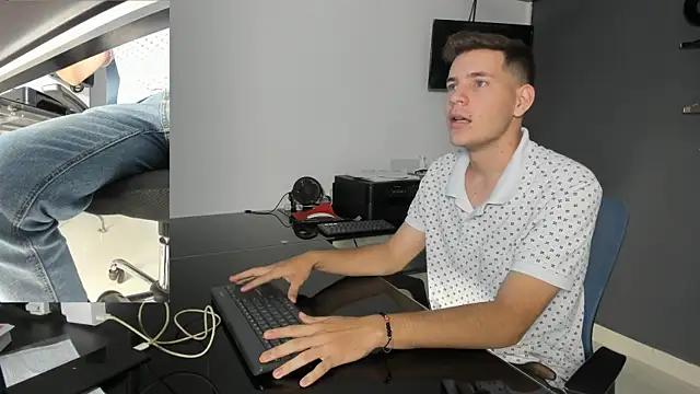 lara and danny online show from October 4, 2025, 2:48 pm