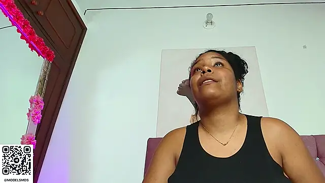 Snapshot of naomi_campbel_ chatting on November 6, 2025, 9:15 pm naomi campbel online show from November 6, 2025, 9:15 pm