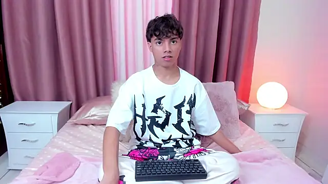 Snapshot of Honeymoon_sariel chatting on October 19, 2025, 7:47 pm Honeymoon sariel online show from October 19, 2025, 7:47 pm