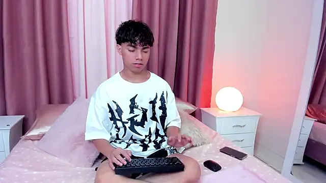 Snapshot of Honeymoon_sariel chatting on October 20, 2025, 1:11 pm Honeymoon sariel online show from October 20, 2025, 1:11 pm