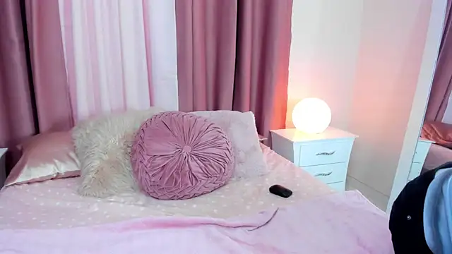 Snapshot of Honeymoon_sariel chatting on October 26, 2025, 8:37 pm Honeymoon sariel online show from October 26, 2025, 8:37 pm