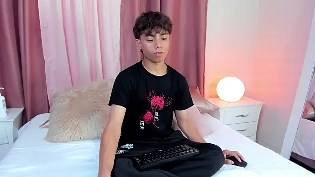 Snapshot of Honeymoon_sariel chatting on October 30, 2025, 8:20 pm Honeymoon sariel online show from October 30, 2025, 8:20 pm