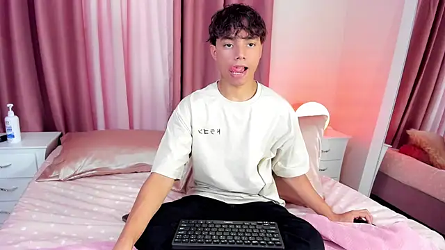 Snapshot of Honeymoon_sariel chatting on November 9, 2025, 8:07 pm Honeymoon sariel online show from November 9, 2025, 8:07 pm