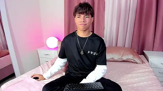 Snapshot of Honeymoon_sariel chatting on November 14, 2025, 8:40 pm Honeymoon sariel online show from November 14, 2025, 8:40 pm