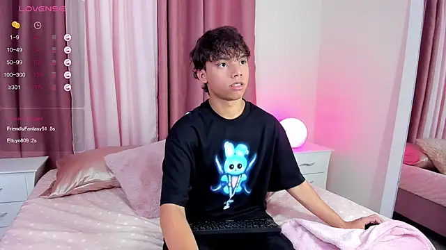 Snapshot of Honeymoon_sariel chatting on November 17, 2025, 8:14 pm Honeymoon sariel online show from November 17, 2025, 8:14 pm