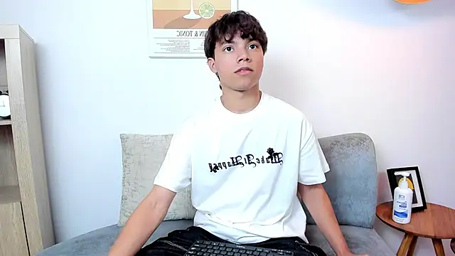 Snapshot of Honeymoon_sariel chatting on November 26, 2025, 8:32 pm Honeymoon sariel online show from November 26, 2025, 8:32 pm