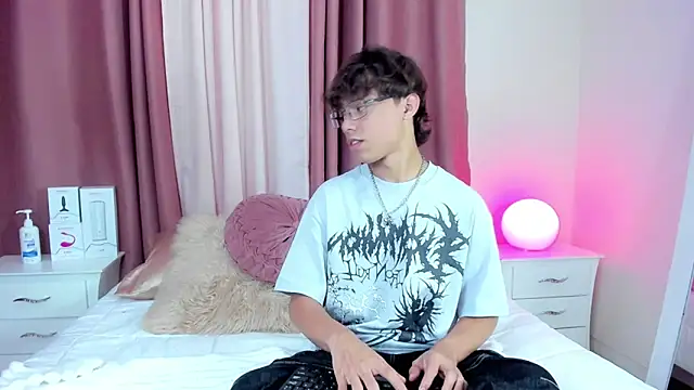 Snapshot of Honeymoon_sariel chatting on November 30, 2025, 8:57 pm Honeymoon sariel online show from November 30, 2025, 8:57 pm