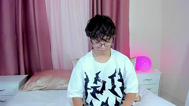 Snapshot of Honeymoon_sariel chatting on December 15, 2025, 1:37 pm Honeymoon sariel online show from December 15, 2025, 1:37 pm