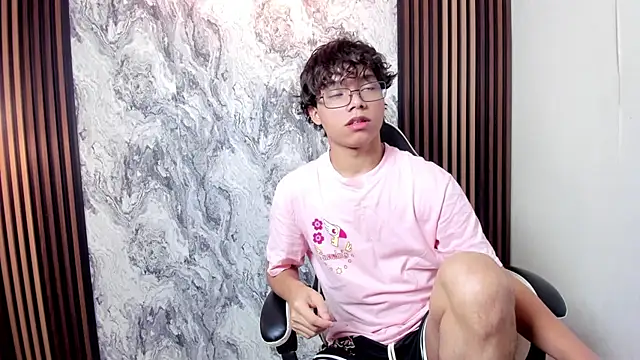 Snapshot of Honeymoon_sariel chatting on December 22, 2025, 1:30 pm Honeymoon sariel online show from December 22, 2025, 1:30 pm