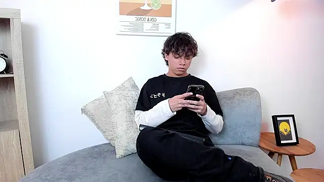 Snapshot of Honeymoon_sariel chatting on January 8, 2026, 8:22 pm Honeymoon sariel online show from January 8, 2026, 8:22 pm