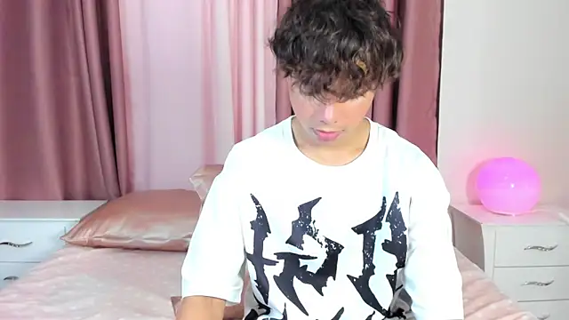 Snapshot of Honeymoon_sariel chatting on January 14, 2026, 8:14 pm Honeymoon sariel online show from January 14, 2026, 8:14 pm