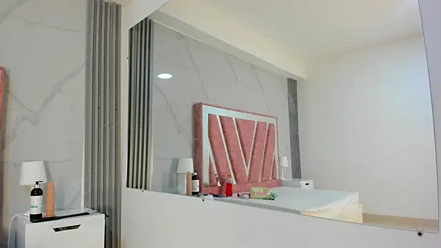 Megan Sweetas online show from October 29, 2025, 7:15 pm