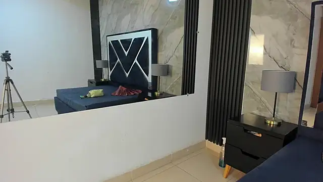 Megan Sweetas online show from November 9, 2025, 8:18 pm