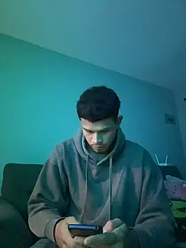 Snapshot of CHARLY-- chatting on November 14, 2025, 9:41 am CHARLY-- online show from November 14, 2025, 9:41 am