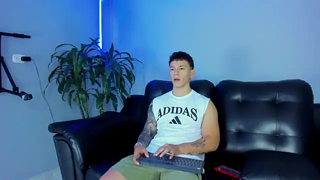 Thomas moon online show from September 29, 2025, 12:54 pm