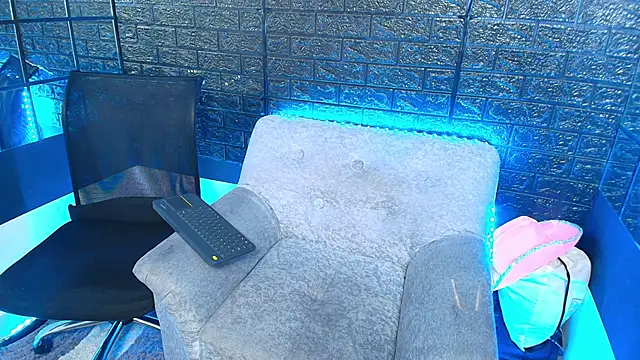 HellAndDante  online show from November 24, 2025, 10:42 pm