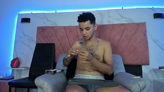 HellAndDante  online show from December 16, 2025, 2:38 am