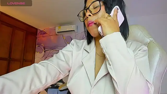 Elowen Clark online show from October 18, 2025, 8:20 pm