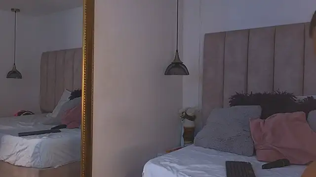 arianaa miller  online show from September 27, 2025, 8:03 pm