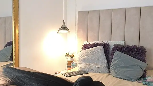 arianaa miller  online show from October 3, 2025, 8:06 pm